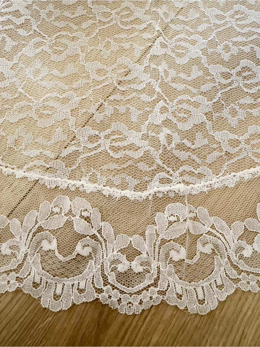 Vintage White Floral Lace Diamond Scarf | Retro 1960s Coquette Head Wrap